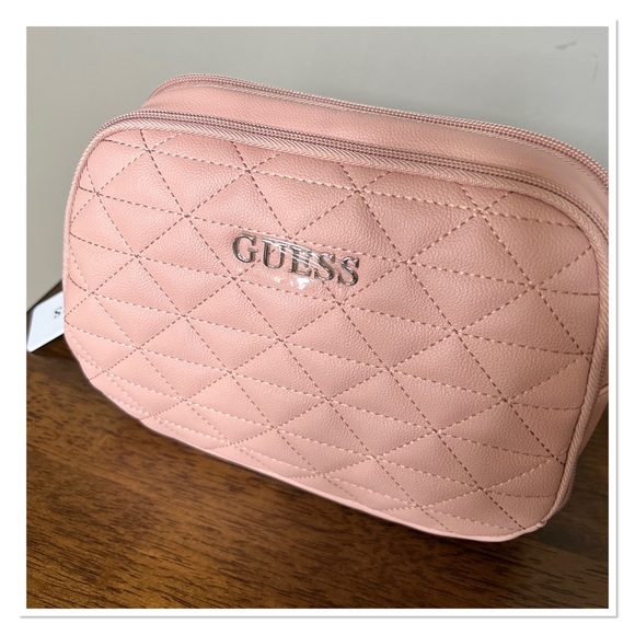 GUESS Blush Pink Quilted Makeup/Cosmetics Travel Bag 🆕 - Picture 5 of 11